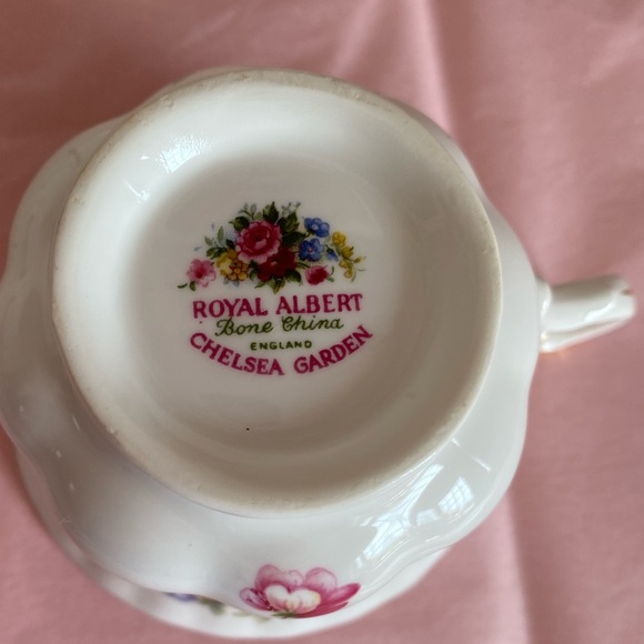 VTG Royal Albert Bone China Teacup and Saucer in the Chelsea Garden pattern - Picture 6 of 10